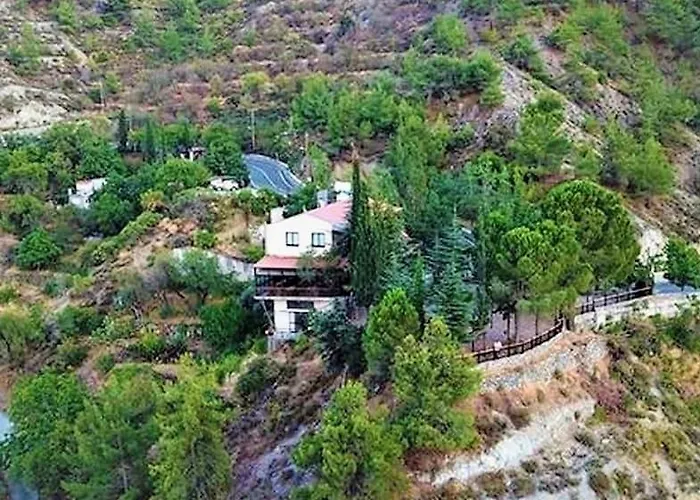 Perneia Πανσιόν