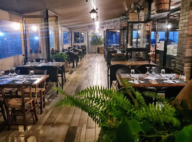 Perneia Πανσιόν 4*