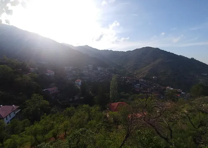 Πανσιόν Perneia 4*