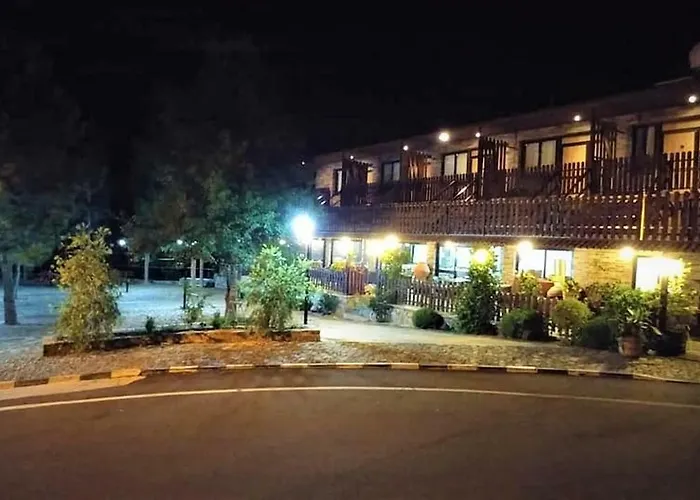 Perneia Πανσιόν 4*