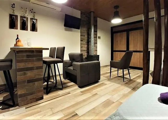 Πανσιόν Perneia 4*